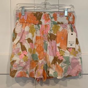 NWT Billabong Love to Lounge Elastic Waist Shorts, Floral Print